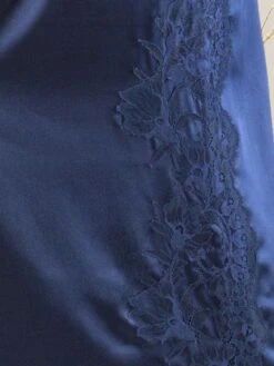 Seta Superior Seiden-Negligé SPLENDIDA Satin Von Cotton Club -Amoena Verkaufs-Shop farbfeld seide spitze dunkelblau seta superior cotton club 1 2