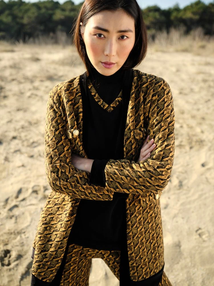 Lounge Set ZAFFERANO Mit Velourhose Schwarz-gelb Von Chiara Fiorini 4 Lounge Set ZAFFERANO Mit Velourhose Schwarz-gelb Von Chiara Fiorini – Bild 4