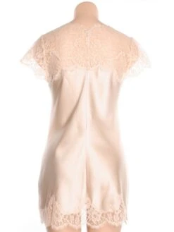 Kurzes Seidennegligé ETINCELLE No. 3 Von Marjolaine 7 Kurzes Seidennegligé ETINCELLE No. 3 Von Marjolaine -Amoena Verkaufs-Shop marjolaine seide neglige etincelle no 3 eti0301 sand ruecken 1