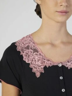 Modal Nachtkleid Mit Spitze Wadenlang Schwarz-rosa Von Verdiani -Amoena Verkaufs-Shop modal nachtkleid lang schwarz 4511 verdiani