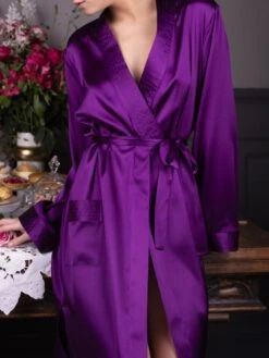 Seide Morgenmantel Lang NELIA Satin Marjolaine -Amoena Verkaufs-Shop morgenmantel lang nelia prune 4nel2201 marjolaine 4 1 1
