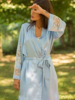 100% Seide Morgenmantel Lang MARJOLIE No. 6 Exquisit Marjolaine 11 100% Seide Morgenmantel Lang MARJOLIE No. 6 Exquisit Marjolaine -Amoena Verkaufs-Shop morgenmantel lang seide 3mar2201 hellblau weiss marjolaine 7 1