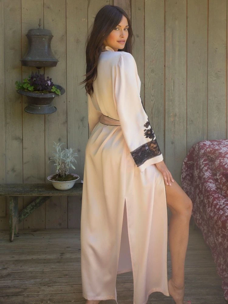 100% Seide Morgenmantel Lang MARJOLIE No. 6 Exquisit Marjolaine 5 100% Seide Morgenmantel Lang MARJOLIE No. 6 Exquisit Marjolaine – Bild 5