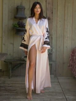 100% Seide Morgenmantel Lang MARJOLIE No. 6 Von Marjolaine -Amoena Verkaufs-Shop morgenmantel lang seide 3mar2201 rosa schwarz marjolaine 8