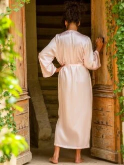 100% Seide Morgenmantel Lang LAURIAN Marjolaine 29 100% Seide Morgenmantel Lang LAURIAN Marjolaine -Amoena Verkaufs-Shop morgenmantel seide lang rosa laurian 0070 marjolaine 8 1