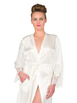 Seide Morgenmantel JARDIN Kurz Mit Spitze Marjolaine 9 Seide Morgenmantel JARDIN Kurz Mit Spitze Marjolaine -Amoena Verkaufs-Shop morgenmantel seide naturel jardin kurz marjolaine 2