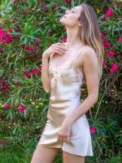 100% Seide Nachthemd MARJOLIE No. 1 Marjolaine 19 100% Seide Nachthemd MARJOLIE No. 1 Marjolaine -Amoena Verkaufs-Shop nachthemd seide marjolie 3mar0101 sand 1865 marjolaine 2