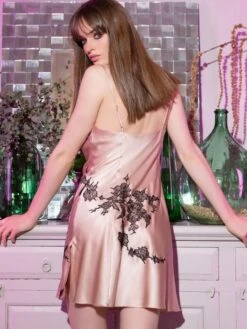 Seidennachthemd NYMPHE No. 1 Kurz Von Marjolaine 20 Seidennachthemd NYMPHE No. 1 Kurz Von Marjolaine -Amoena Verkaufs-Shop nachthemd seide nymphe boudoir noir 4nym0101 marjolaine