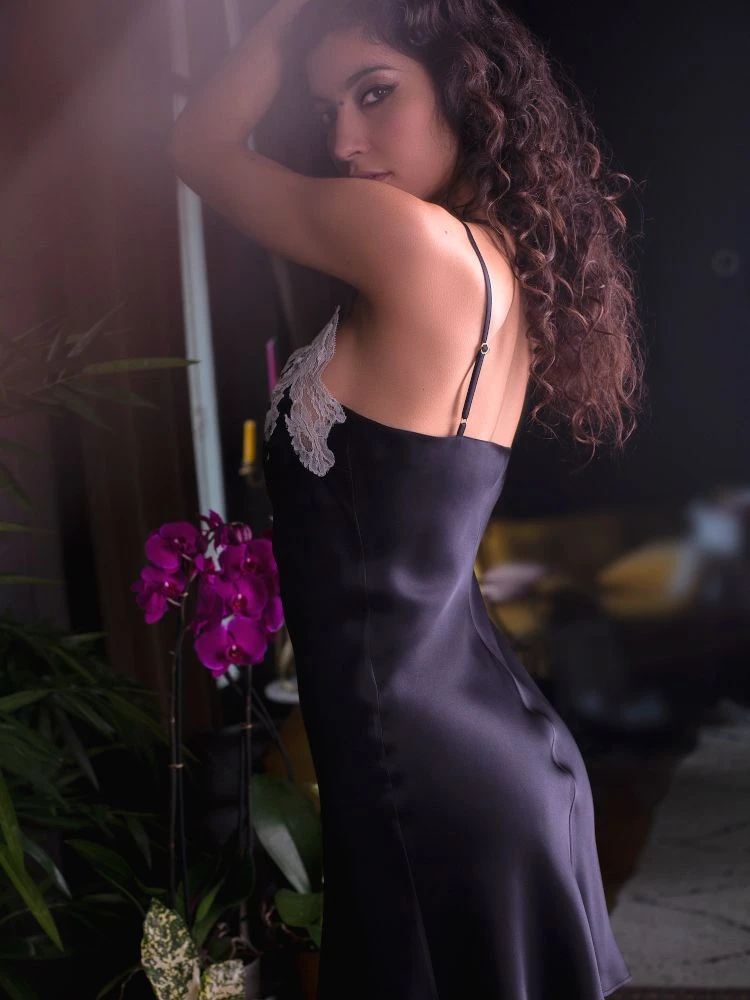 100% Seide Nachthemd MARJOLIE No. 1 Marjolaine 4 100% Seide Nachthemd MARJOLIE No. 1 Marjolaine – Bild 4