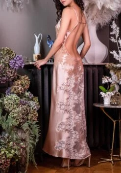 Stretchseide Neglige Lang NINA Marjolaine Lingerie -Amoena Verkaufs-Shop nachtkleid lang nina boudoir nude 4nin3001 marjolaine 2