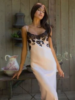 100% Seide Nachthemd Lang MARJOLIE No. 4 Von Marjolaine 13 100% Seide Nachthemd Lang MARJOLIE No. 4 Von Marjolaine -Amoena Verkaufs-Shop nachtkleid lang seide 3mar3001 rosa schwarz marjolaine 2 1