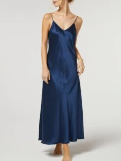100% Seide Nachtkleid DORINE Von Vivis -Amoena Verkaufs-Shop nachtkleid seide lang dorine v00006 nachtblau vivis 3