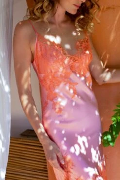 Seide Nachtkleid NYMPHE No. 5 Halblang Marjolaine 19 Seide Nachtkleid NYMPHE No. 5 Halblang Marjolaine -Amoena Verkaufs-Shop neglige mittellang nymphe rose abricot 4nym6101 marjolaine 2 8 1