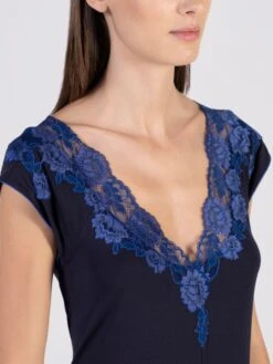 Modal Nachtkleid BLU Mit Spitze Lang Von Verdiani -Amoena Verkaufs-Shop neglige modal lang dunkelblau 4740 donna verdiani 3