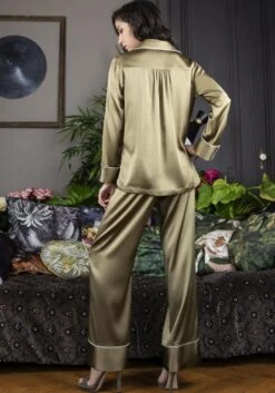 Seidenpyjama NOANE BICOLORE Von Marjolaine -Amoena Verkaufs-Shop pyjama noane bicolor kaki naturel 4noa5502 marjolaine 5
