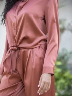 Seidenpyjama ROXANE Uni Stretchseide Von Marjolaine -Amoena Verkaufs-Shop pyjama stretchseide 4rox5501 0019 cognac roxane marjolaine 3 1