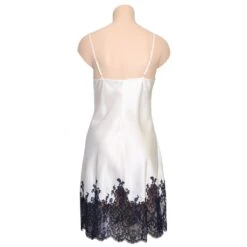 100% Seide Negligé CAPRICE Mittellang Von Marjolaine 9 100% Seide Negligé CAPRICE Mittellang Von Marjolaine -Amoena Verkaufs-Shop seidenneglige caprice cap0104 naturel tintenblau marjolaine rueck 8