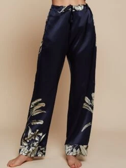 100% Seide Schlafanzug Elisabetha In ELEPHANT GARDEN Nachtblau Von Radice -Amoena Verkaufs-Shop seidenpyjama elisabetha elephant garden 11204 radice 3
