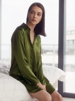 Seide Sleepshirt SEDUZIONE DI SETA Satin Von Gattina -Amoena Verkaufs-Shop sleepshirt seide moosgruen 381453 khaki seduzione di seta gattina 1 1